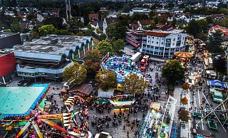 Zehntausende Besucherinnen und Besucher besuchen jährlich auf den Zwiebelmarkt in Bünde. In diesem Jahr findet das Fest vom 26. bis 29. September statt. Und in Rödinghausen steht der Tag der Regionen bevor. - Gerald Dunkel