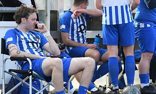 Fußball-Landesliga: FC Bad Oeynhausen – TSV Oerlinghausen 1:2 (0:1); Benedikt Valldorf (FCO) nach dem Abpfiff - Jürgen Krüger