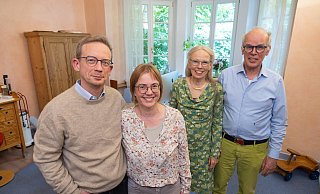 Die Ex-Klinikärzte Karsten und Heidi Jungheim übernehmen die Praxis an der Johanniswerkstraße von Cornelia und Jörn Buldmann (v.l.). - Oliver Krato