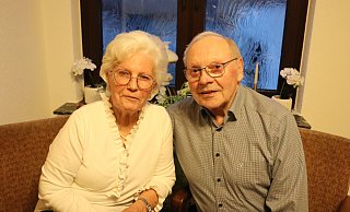 60 gemeinsame Jahre sind ein seltenes und beeindruckendes Jubiläum. Ingrid und Martin Coors feiern das besondere Ereignis im Kreise ihrer großen Familie. - Sigrid Dittmann