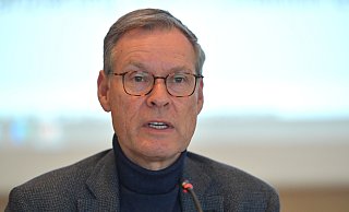 Der Gütersloher Landrat Sven-Georg Adenauer präsentiert die neuen Zahlen. Erneut ist die Zahl der Straftaten im Kreis Gütersloh 2023 angestiegen. - Archiv/Jens Dünhölter