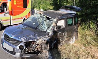 Die am Unfall beteilligten Fahrer wurden schwer verletzt ins Krankenhaus Höxter und ins Klinikum Kassel gebracht. - Polizei Höxter