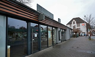 Die McDonalds-Filiale in der Ladenzeile am Herforder Bahnhof hat geschlossen. - Frank-Michael Kiel-Steinkamp