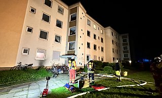 In einem Kellerabteil dieses Wohnkomplexes hat es gebrannt. Mehr als 70 Menschen mussten in der Folge evakuiert werden. - Patrick Schwemling