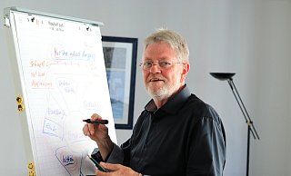 Harald Scharfenorth hat in der Herforder Innenstadt eine Praxis für Lebenskunst eröffnet. - David Knapp