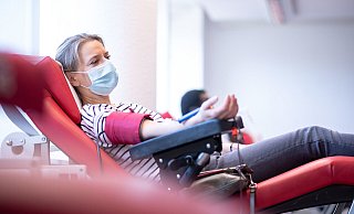 Die Blutkonserven des DRK-Blutspendedienst West in NRW reichen nur noch für1,5 Tage. Das DRK deckt in NRW 75 Prozent des Bedarfs an Blutkonserven. - picture alliance