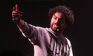 Podcaster Nizar Akremi bei einem Auftritt in Emmerich im Jahr 2019. - IMAGO/Funke Foto Services