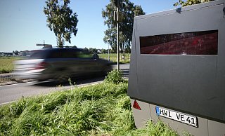Der Kreis-Blitzer - hier bei seinem letzten Einsatz an der Ellerbuscher Straße - hat auch in Löhne-Ort etliche Temposünder erwischt. - Felix Eisele