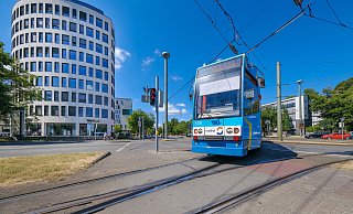 Der Adenauerplatz wird im Sommer schon wieder zur Baustelle. In den letzten drei Ferienwochen will Mobiel dort alte Stadtbahnweichen austauschen. - Andreas Zobe