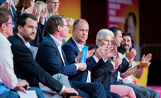 Die FDP in NRW um Spitzenkandidat Joachim Stamp (M.). - Rolf Vennenbernd