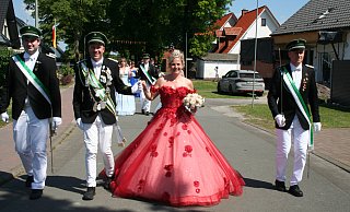 In Mantinghausen steht das Königspaar Jens und Katja Niermann im Mittelpunkt. - Johannes Büttner