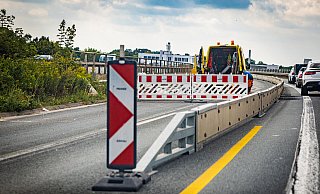 Die Baustelleneinrichtung im Bereich der Graphia-Brücke des Ostwestfalendamms wird abgebaut. Ab Freitag gilt wieder freie Fahrt. - Mike-Dennis Müller / www.mdm.photo