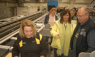 Seit zwei Jahren ist auch ein Multiformatsorter im Einsatz. Hier werden Warensendungen bis zu einer Höhe von 15 Zentimetern für den Versand vorbereitet. - Ingrun Waschneck