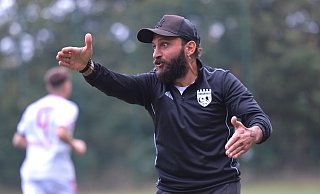 Soner Dayangan, hier für Türkgücü Gütersloh an der Seitenlinie im Einsatz, kehrt nach Bielefeld zurück. - Jens Dünhölter
