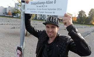 Moritz Stoppelkamp wurde 2014 für sein Tor aus über 80 Metern besonders geehrt - er bekam eine eigene Allee. - Archivfoto: Marc Köppelmann