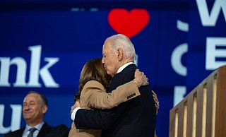 US-Präsident Joe Biden und US-Vizepräsidentin Kamala Harris auf dem Parteitag der US-Demokraten in Chicago. - IMAGO/ABACAPRESS