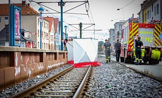 Feuerwehrmänner an der Unglücksstelle. - Mike-Dennis Müller