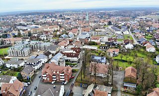 Die Preise für Mietwohnungen und Wohneigentum zählen in Stadt und Kreis Paderborn zu den am schlechtesten bewerten Punkten im "NW"-Ortscheck. Das Luftbild zeigt Delbrück. - Jens Reddeker Die Preise für Mietwohnungen und Wohneigentum zählen in Stadt und Kreis Paderborn zu den am schlechtesten bewerten Punkten im "NW"-Ortscheck. Das Luftbild zeigt Delbrück. - Jens Reddeker