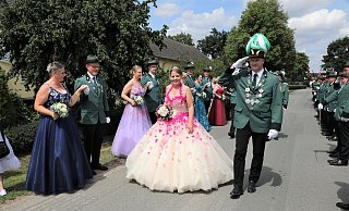Bianca und Daniel Berendes sind Mittelpunkt beim Schützenfest in Eissen. - Simone Flörke