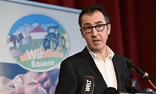 Bundesagrarminister Cem Özdemir bei der Kundgebung in Ellwangen. - Bernd Weißbrod/dpa