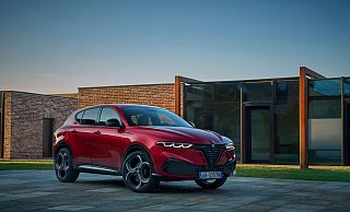 Alfa Romeo frischt den Tonale mit überarbeiteter Front und neuen Farboptionen auf: Das Facelift bringt mehr Individualität ins Kompakt-SUV. - Maxsarotto/Alfa Romeo/dpa-tmn