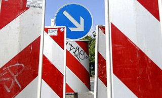 Der Rückbau der Umleitung wird wegen der rund vier Kilometer langen Strecke noch einige Tage andauern. - picture-alliance/ ZB Der Rückbau der Umleitung wird wegen der rund vier Kilometer langen Strecke noch einige Tage andauern. - picture-alliance/ ZB