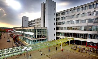 Doppelt so teuer? Die Leitung der Universität Bielefeld redet Tacheles zur Sanierung des Hautpgebäudes. - Sarah Jonek