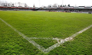 Der SC Verl strebt nach Höherem. Sein Stadion Sportclub Arena müsste, um drittligatauglich zu sein, allerdings auf ein Fassungsvermögen von 10.000 Zuschauern ausgebaut werden. - Roland Thöring