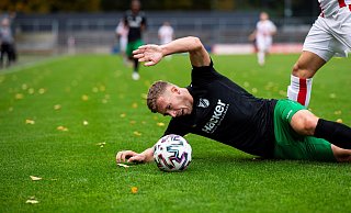 Die Rödinghauser mit Rick ten Voorde wurden im jüngsten Auswärtsspiel in Köln unsanft auf die Bretter geschickt. Deshalb müssen in den Heimspielen nun dringend Punkte her. - Noah Wedel
