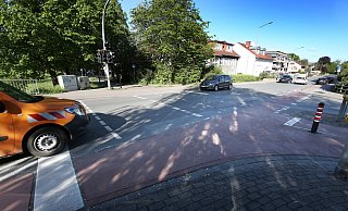 An dieser Stelle fahren häufiger Autos bei rot - zufällig auch in dem Moment, als der Fotograf abdrückte. - Gerald Dunkel