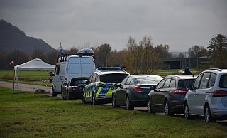 Die Polizei ist im Bereich der Weser im Einsatz. MT-Foto: - Dirk Haunhorst