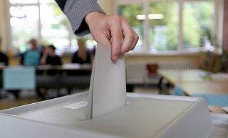 In 28 Kommunen in OWL gaben die Bürger am Sonntag ihre Stimmen ab. - dpa