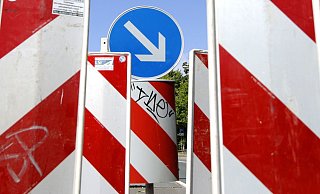 Im Autobahnkreuz Bad Wünnenberg gibt es eine Baustelle. - picture-alliance/ ZB