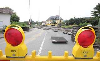 Bleibt länger gesperrt: Der Bahnübergang Brakeler Straße in Ottbergen. - David Schellenberg