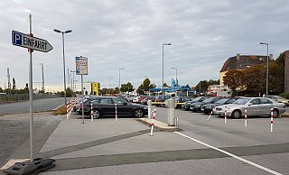 Das neue Parkhaus soll auf dem derzeitigen Parkplatz westlich vom Hauptbahnhof entstehen. - Viktoria Bartsch