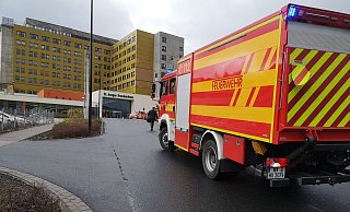 Die Feuerwehr ist am Krankenhaus Höxter im Einsatz. - Hermann Ludwig