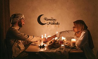 Während des Ramadans fasten Muslime von der Morgendämmerung bis zum Sonnenuntergang. Erst danach darf gegessen werden. - Symbolbild: Pexels