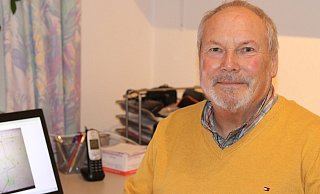 Wolfgang Körner-Hemicker erläutert die politischen Prioritäten der UWG. Gemeinsam mit Claudia Schmidt bildet er die kleinste Fraktion im Rat der Gemeinde. - David Knapp