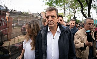 Sergio Massa kommt in einem Wahllokal in Buenos Aires an, um seine Stimme abzugeben. - Franco Fafasuli/dpa