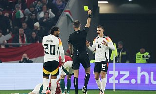 Nico Schlotterbeck sah in der Nations League schon dreimal Gelb. Ihm droht eine weitere Sperre. - Christian Charisius/dpa