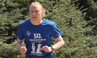 Schon beim 50. Hermannslauf 2022 lief Kirsten Schulze die doppelte Strecke. Nun soll sich das Erlebnis wiederholen. - Laufpix