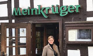 Vor der endgültigen Schließung wird Ulrike Krutschinski im Meinkrüger wohl keine Gäste mehr begrüßen können. - Marc Schröder