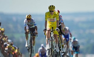 Tadej Pogacar ist der Superstar des Radsports und der große Favorit auf den Sieg bei der 112. Tour de France. - Mosa\\\'ab Elshamy/AP/dpa
