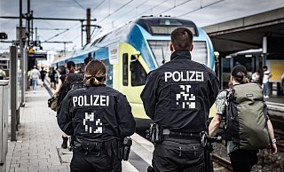 Die Bundespolizei war am Bahnhof in Minden im Einsatz. Eine aggressive Frau hat zwei andere Fahrgäste bespuckt. | Symbolbild - Mike-Dennis Müller