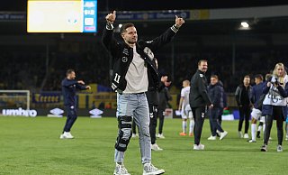 Der verletzte Marcel Hoffmeier war auch beim jüngsten 2:1-Sieg in Braunschweig im Stadion und feierte nach Spielschluss mit den mitgereisten SCP-Fans. - Picture Alliance