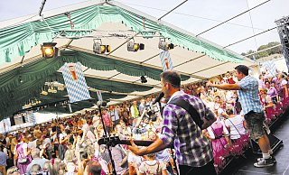 Katharinenmarkt: Im vergangenen Jahr ist am Montag die Band Würzbuam aufgetreten. - Jens Reddeker