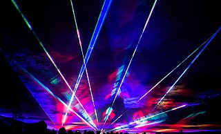 Die jeweils 15-minütige Lasershow gibt es jeden Abend vier Mal in der Nähe der Stadthalle. - Privat