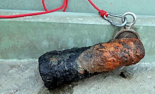 Das ist der explosive Fang des Magnet-Anglers. - Wasserschutzpolizei