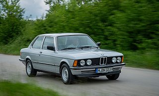 Ein 3er als 2er: Zunächst kam die Kult-Baureihe nur als Zweitürer auf den Markt - mehr Türen gab es erst beim Nachfolger. - Hardy Mutschler/BMW AG/dpa-tmn