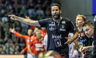 Der SC Magdeburg mit Trainer Bennet Wiegert steht im Final Four der Champions League. - Andreas Gora/dpa